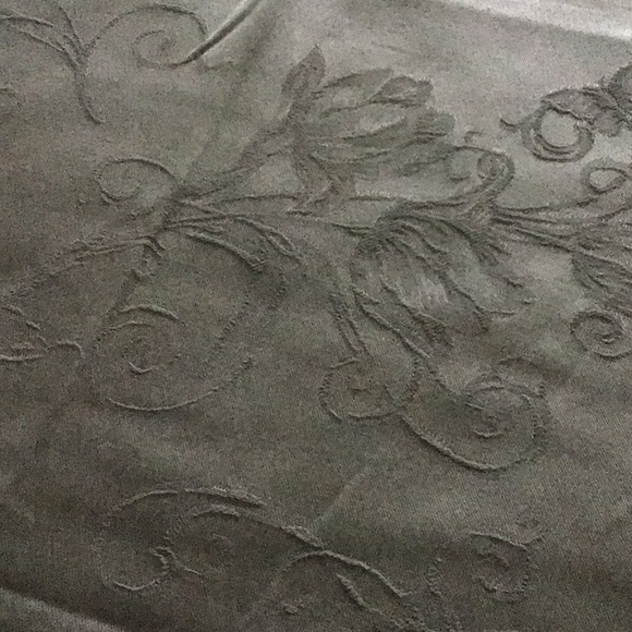 Ivory damask tablecloth - Picture 2 of 4